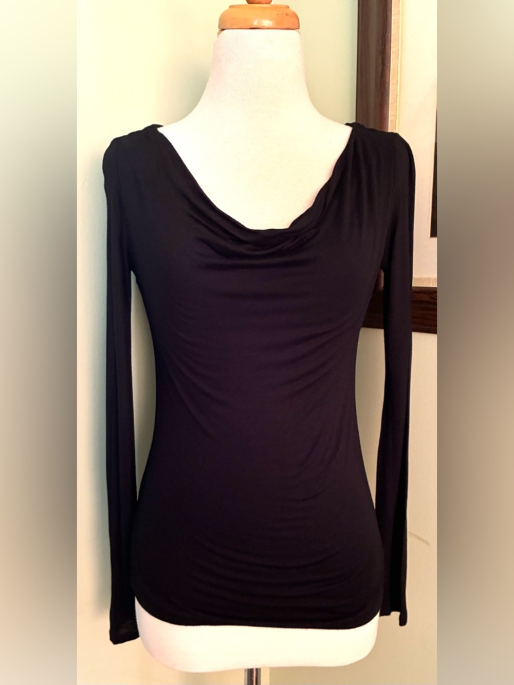 White House Black Market Feel Beautiful long sleeve cowl neck Tee Top size XS